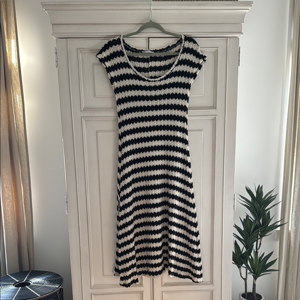 Zara Black and Bone Casual Knit Midi Dress